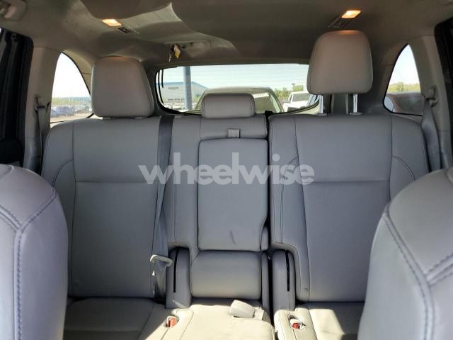 Photo 14 of 2016 TOYOTA HIGHLANDER XLE (VIN 5TDJKRFH7GS348398)