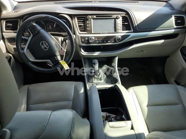 Photo 5 of 2016 TOYOTA HIGHLANDER XLE (VIN 5TDJKRFH7GS348398)