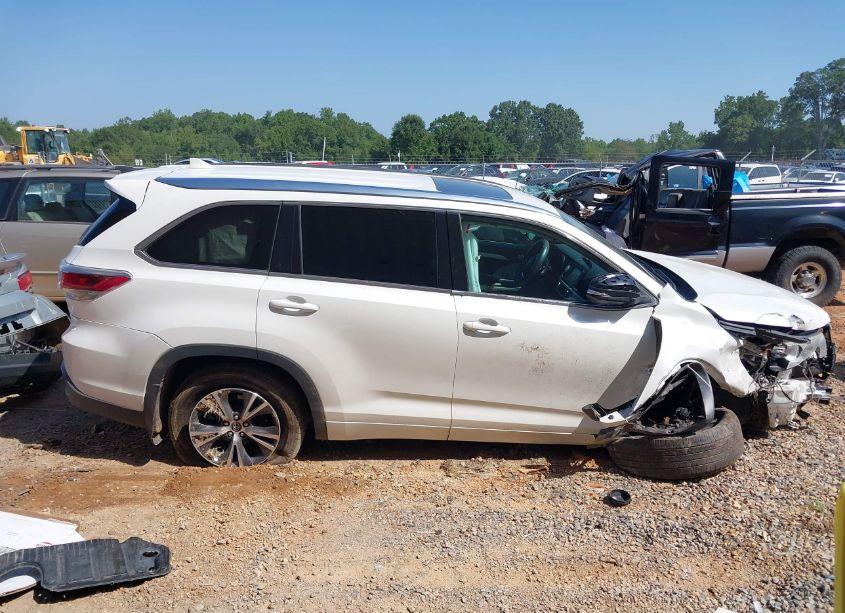 Photo 13 of 2016 Toyota Highlander XLE V6 (VIN 5TDJKRFH7GS350054)