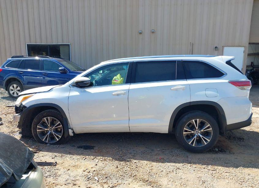 Photo 14 of 2016 Toyota Highlander XLE V6 (VIN 5TDJKRFH7GS350054)