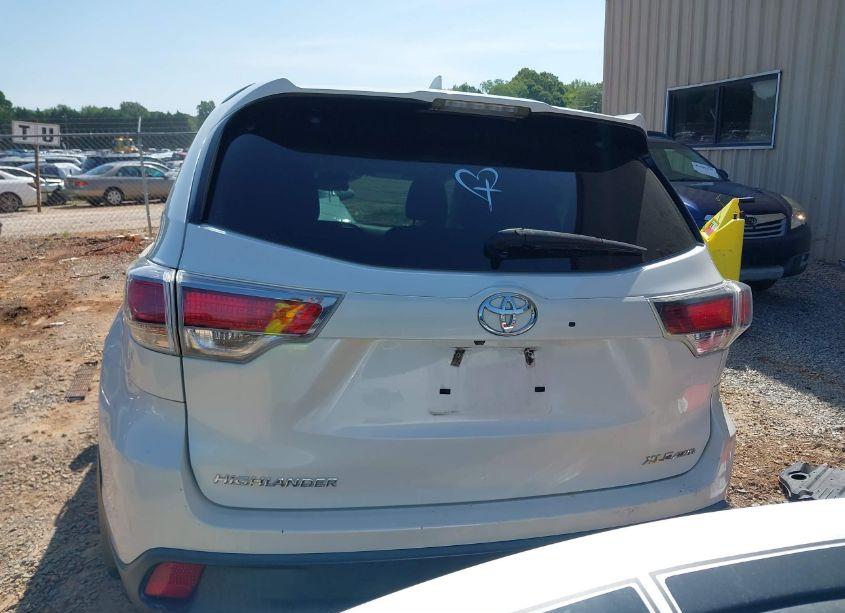 Photo 16 of 2016 Toyota Highlander XLE V6 (VIN 5TDJKRFH7GS350054)