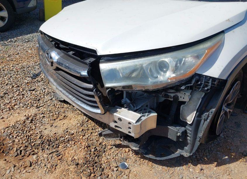 Photo 18 of 2016 Toyota Highlander XLE V6 (VIN 5TDJKRFH7GS350054)