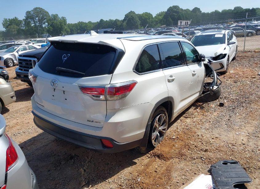 Photo 4 of 2016 Toyota Highlander XLE V6 (VIN 5TDJKRFH7GS350054)