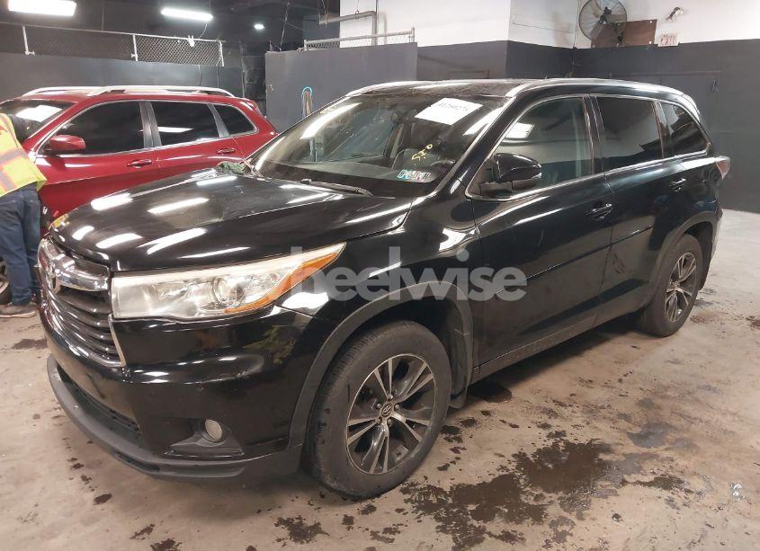 Photo 2 of 2016 Toyota Highlander XLE V6 (VIN 5TDJKRFH7GS500194)