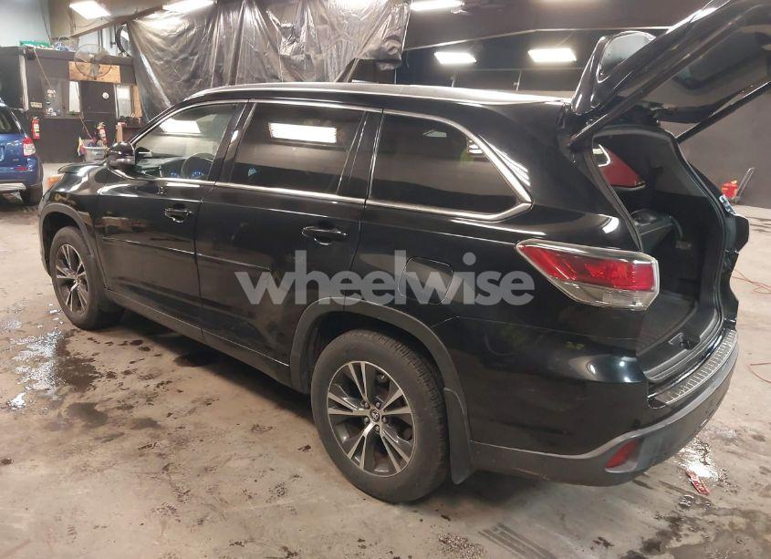 Photo 3 of 2016 Toyota Highlander XLE V6 (VIN 5TDJKRFH7GS500194)