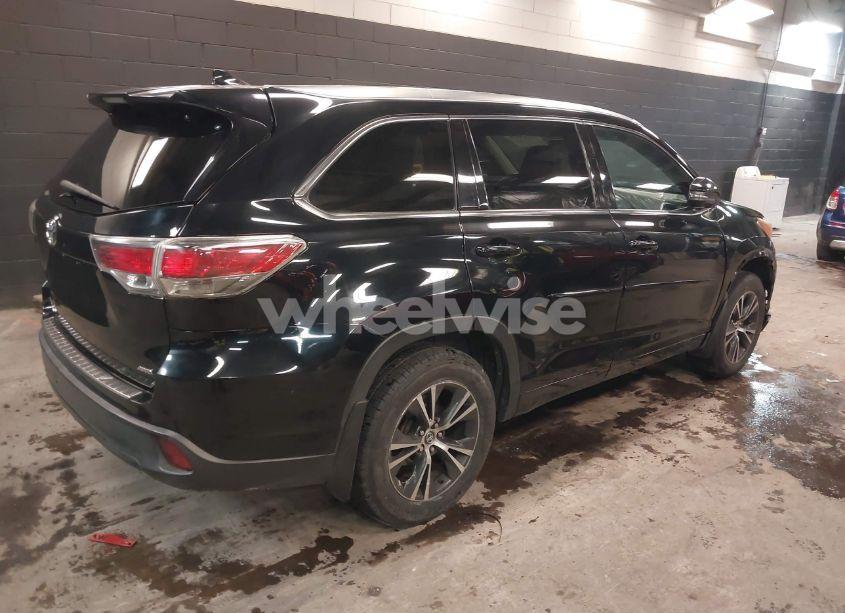 Photo 4 of 2016 Toyota Highlander XLE V6 (VIN 5TDJKRFH7GS500194)