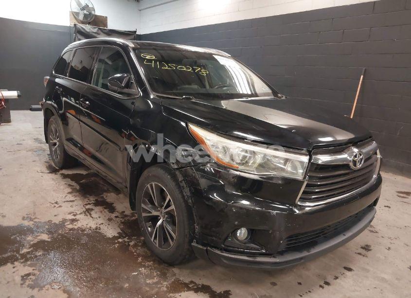 Photo 6 of 2016 Toyota Highlander XLE V6 (VIN 5TDJKRFH7GS500194)