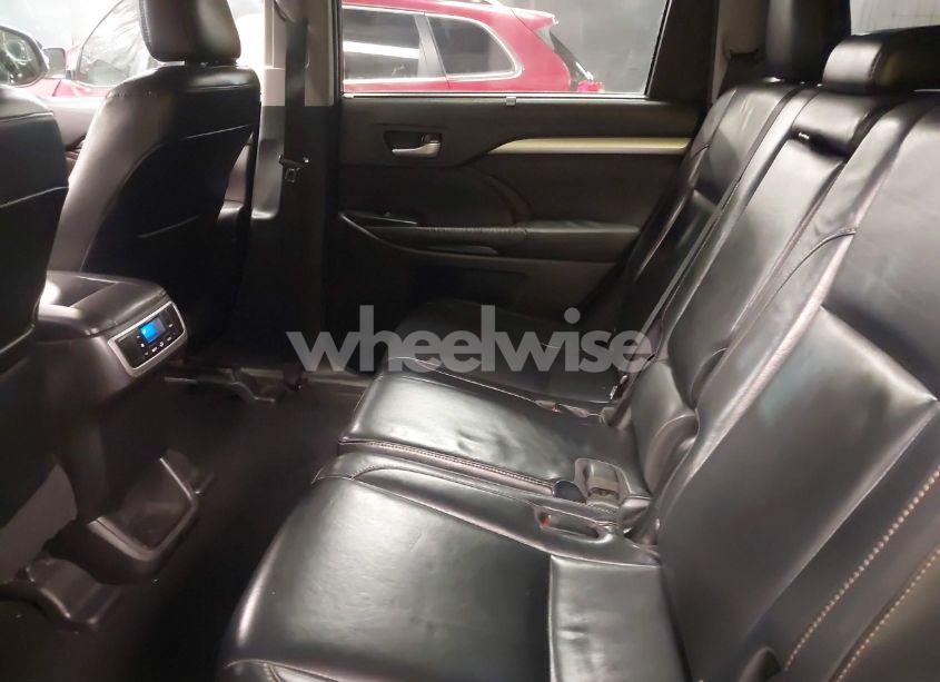 Photo 8 of 2016 Toyota Highlander XLE V6 (VIN 5TDJKRFH7GS500194)