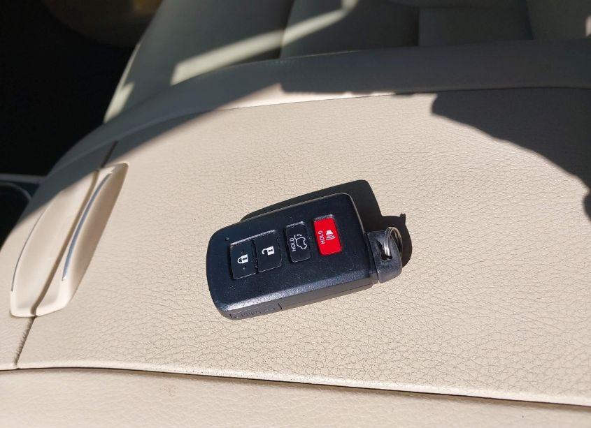 Photo 11 of 2014 Toyota Highlander XLE V6 (VIN 5TDJKRFH8ES017004)