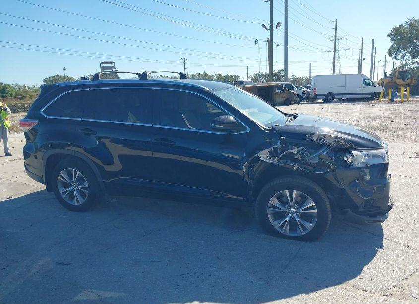 Photo 13 of 2014 Toyota Highlander XLE V6 (VIN 5TDJKRFH8ES017004)