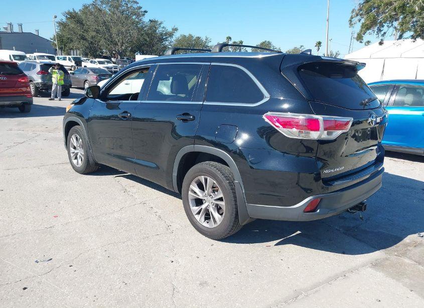 Photo 3 of 2014 Toyota Highlander XLE V6 (VIN 5TDJKRFH8ES017004)