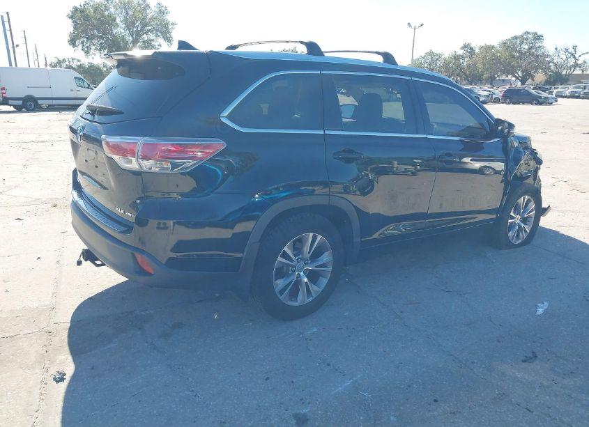 Photo 4 of 2014 Toyota Highlander XLE V6 (VIN 5TDJKRFH8ES017004)