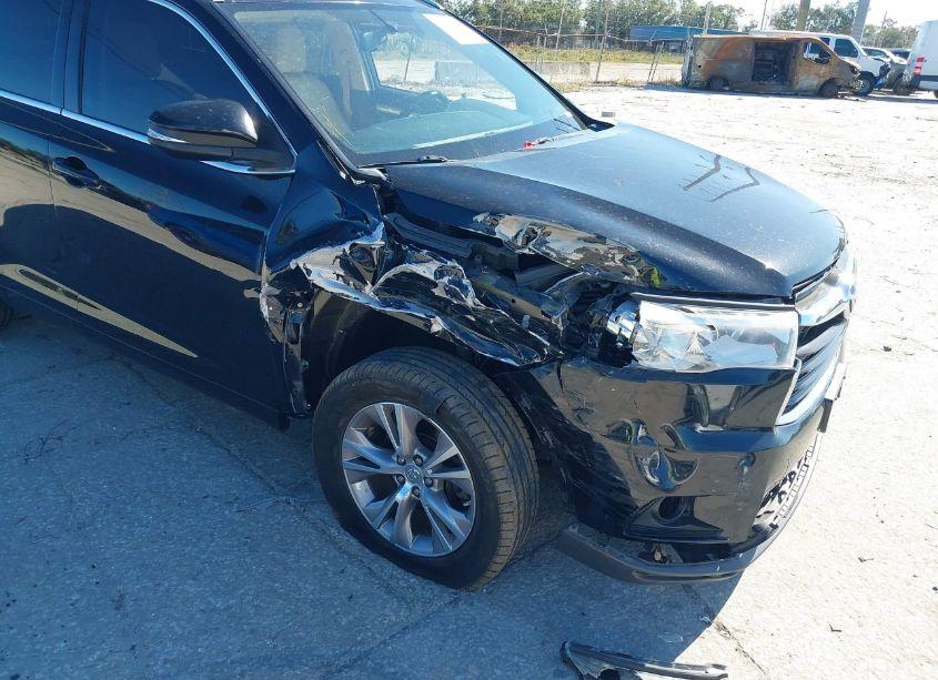 Photo 6 of 2014 Toyota Highlander XLE V6 (VIN 5TDJKRFH8ES017004)