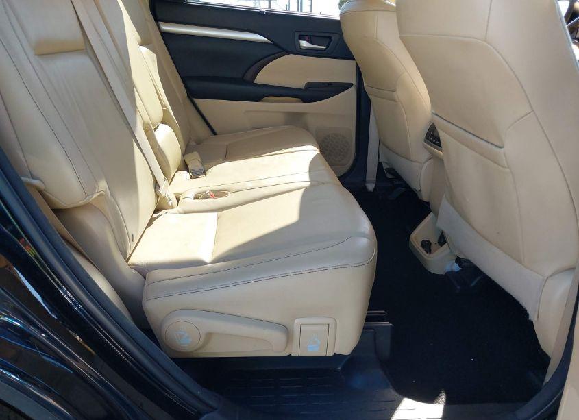 Photo 8 of 2014 Toyota Highlander XLE V6 (VIN 5TDJKRFH8ES017004)