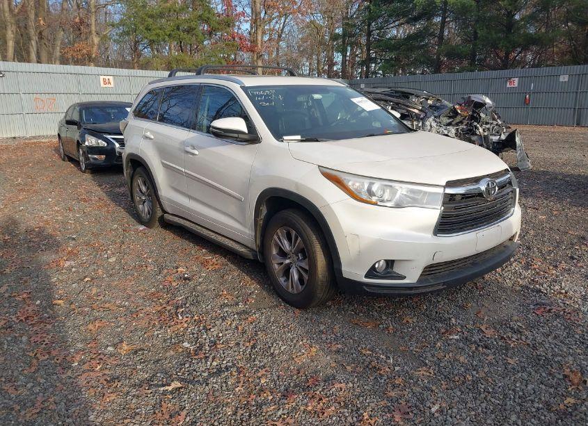 2015 Toyota Highlander XLE V6 (VIN 5TDJKRFH8FS133448) main photo