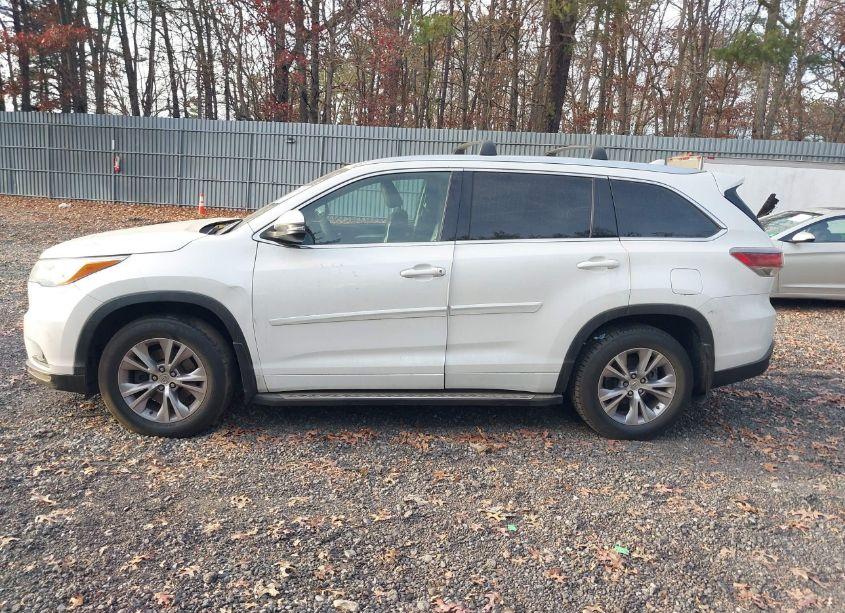 Photo 14 of 2015 Toyota Highlander XLE V6 (VIN 5TDJKRFH8FS133448)