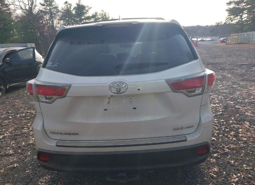 Photo 16 of 2015 Toyota Highlander XLE V6 (VIN 5TDJKRFH8FS133448)