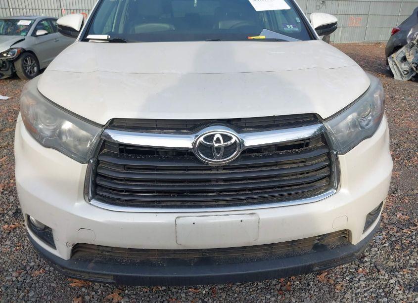 Photo 6 of 2015 Toyota Highlander XLE V6 (VIN 5TDJKRFH8FS133448)