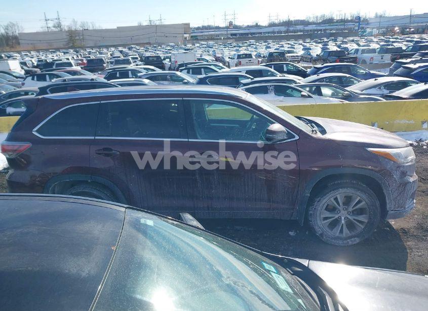 Photo 13 of 2015 Toyota Highlander XLE V6 (VIN 5TDJKRFH8FS168409)
