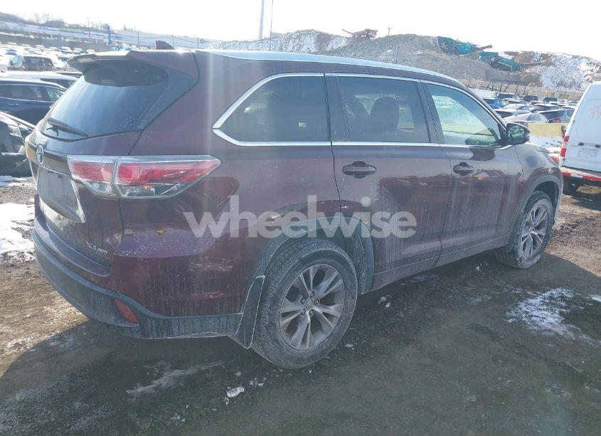 Photo 4 of 2015 Toyota Highlander XLE V6 (VIN 5TDJKRFH8FS168409)