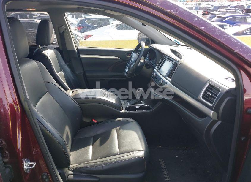 Photo 5 of 2015 Toyota Highlander XLE V6 (VIN 5TDJKRFH8FS168409)