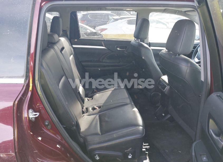 Photo 8 of 2015 Toyota Highlander XLE V6 (VIN 5TDJKRFH8FS168409)