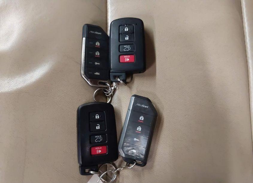 Photo 11 of 2015 Toyota Highlander XLE V6 (VIN 5TDJKRFH8FS178714)