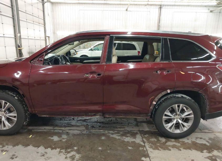 Photo 15 of 2015 Toyota Highlander XLE V6 (VIN 5TDJKRFH8FS178714)