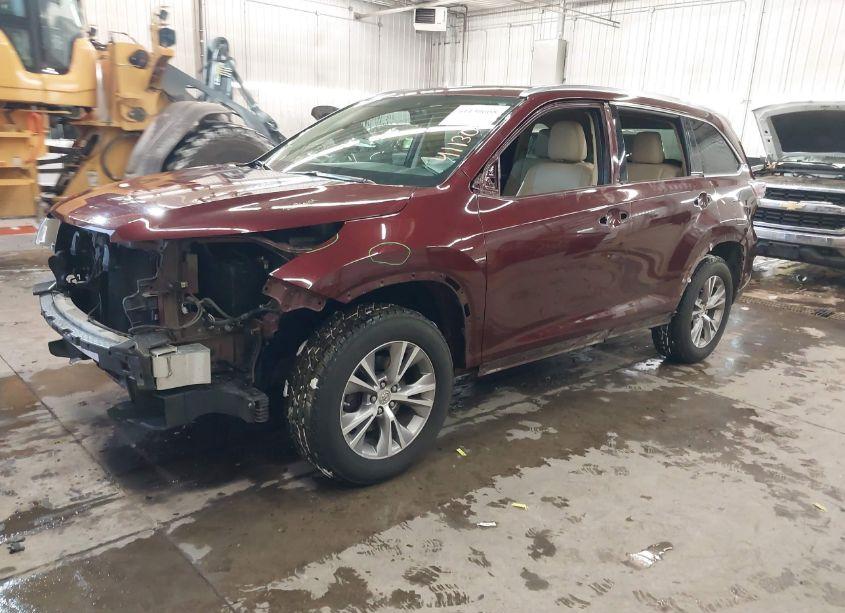 Photo 2 of 2015 Toyota Highlander XLE V6 (VIN 5TDJKRFH8FS178714)
