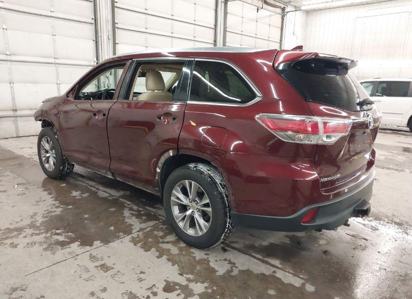 Photo 3 of 2015 Toyota Highlander XLE V6 (VIN 5TDJKRFH8FS178714)