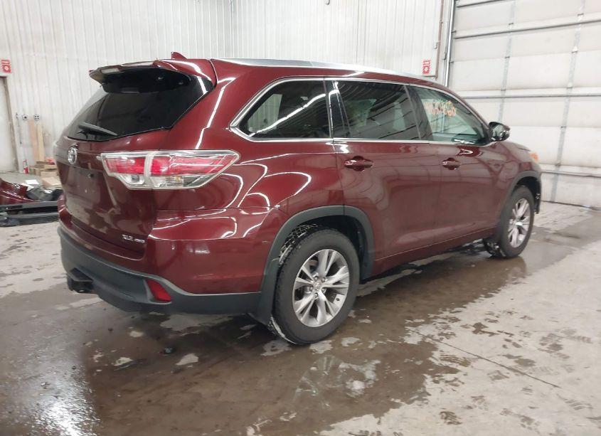 Photo 4 of 2015 Toyota Highlander XLE V6 (VIN 5TDJKRFH8FS178714)