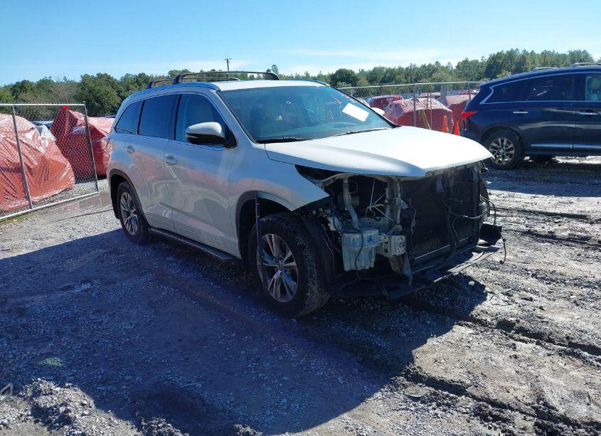 2015 Toyota Highlander XLE V6 (VIN 5TDJKRFH8FS196629) main photo