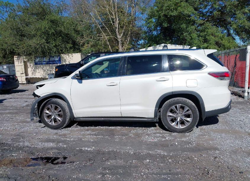 Photo 14 of 2015 Toyota Highlander XLE V6 (VIN 5TDJKRFH8FS196629)