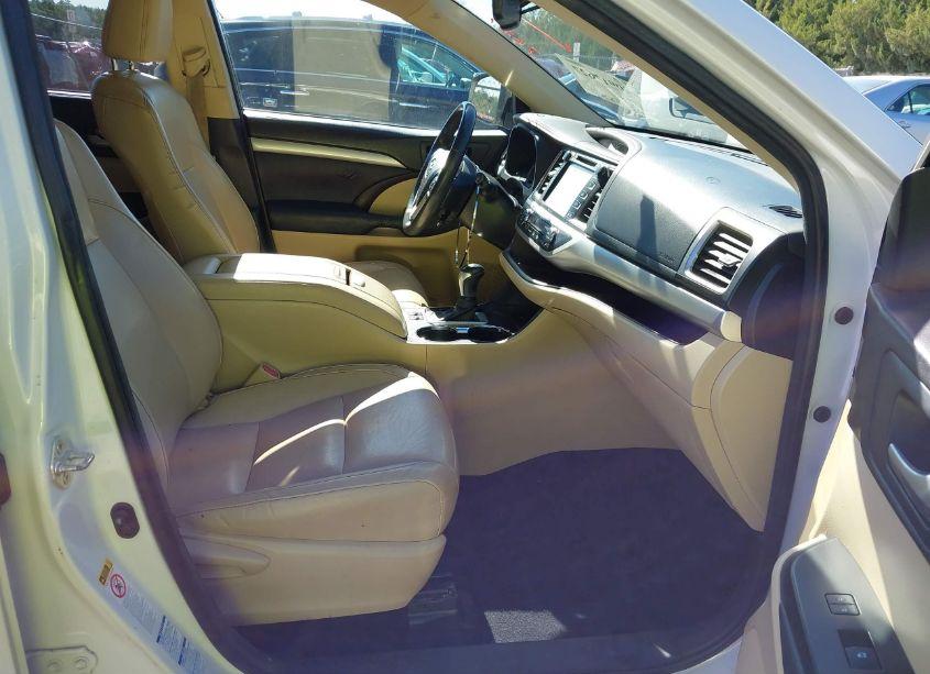 Photo 5 of 2015 Toyota Highlander XLE V6 (VIN 5TDJKRFH8FS196629)