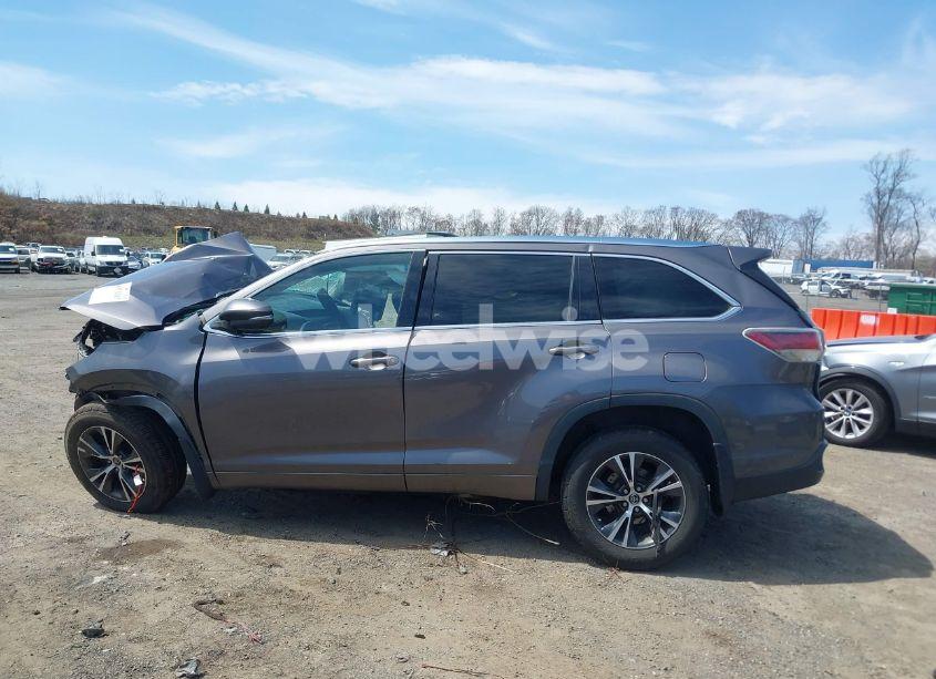 Photo 14 of 2016 Toyota Highlander XLE V6 (VIN 5TDJKRFH8GS231543)