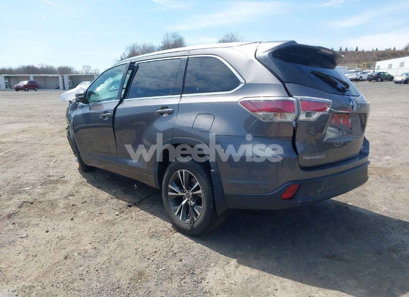 Photo 3 of 2016 Toyota Highlander XLE V6 (VIN 5TDJKRFH8GS231543)