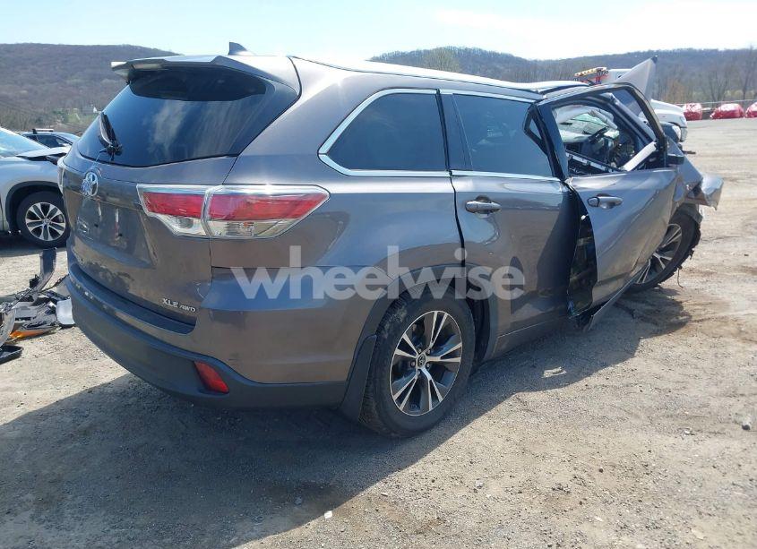 Photo 4 of 2016 Toyota Highlander XLE V6 (VIN 5TDJKRFH8GS231543)