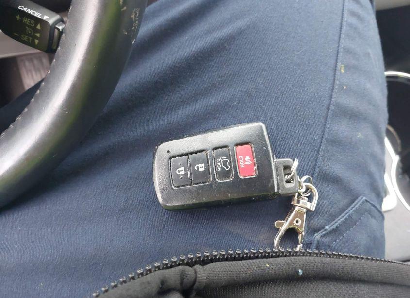 Photo 11 of 2016 Toyota Highlander XLE V6 (VIN 5TDJKRFH8GS233633)