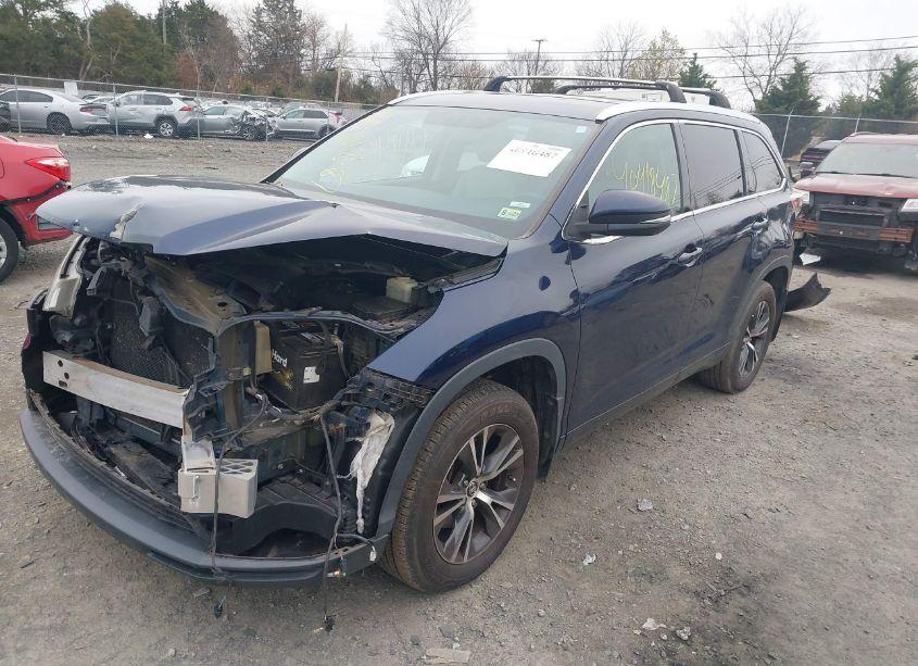 Photo 2 of 2016 Toyota Highlander XLE V6 (VIN 5TDJKRFH8GS233633)