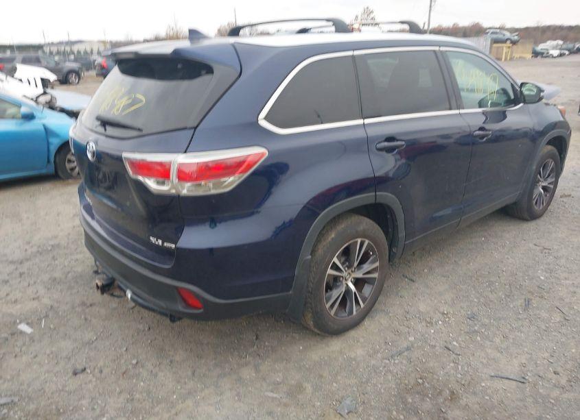 Photo 4 of 2016 Toyota Highlander XLE V6 (VIN 5TDJKRFH8GS233633)