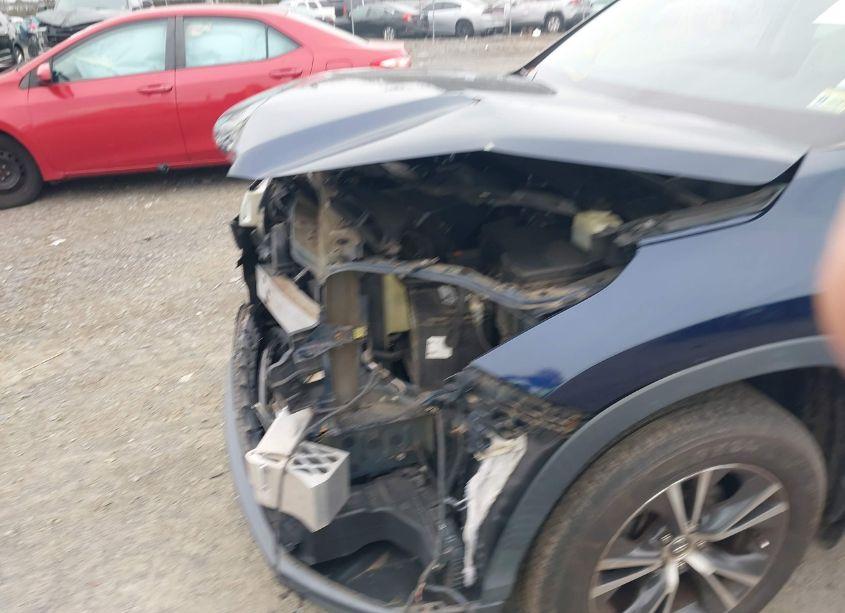 Photo 6 of 2016 Toyota Highlander XLE V6 (VIN 5TDJKRFH8GS233633)