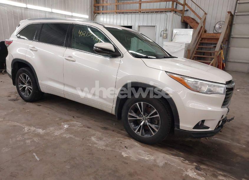 2016 Toyota Highlander XLE V6 (VIN 5TDJKRFH8GS242509) main photo
