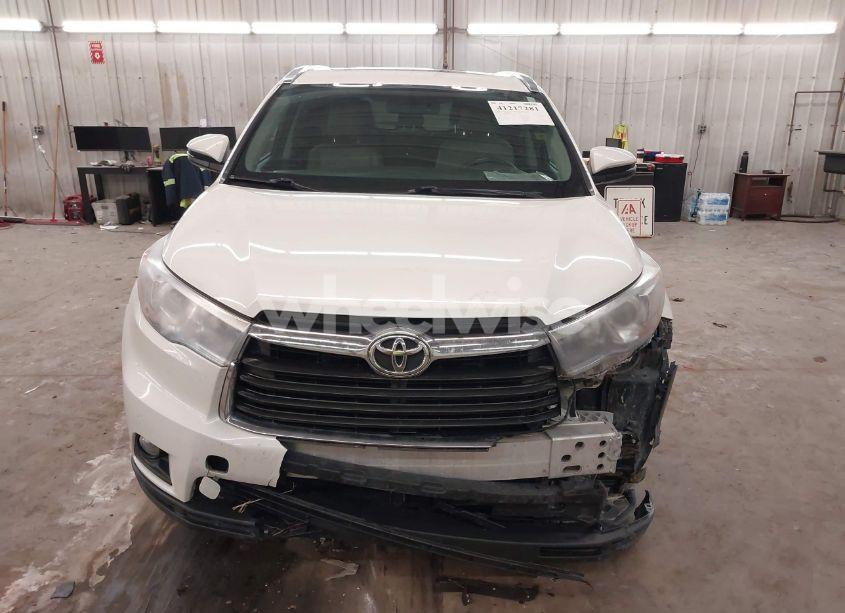Photo 13 of 2016 Toyota Highlander XLE V6 (VIN 5TDJKRFH8GS242509)