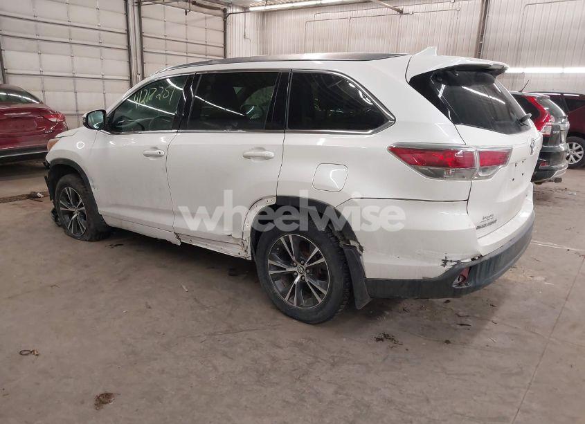 Photo 3 of 2016 Toyota Highlander XLE V6 (VIN 5TDJKRFH8GS242509)