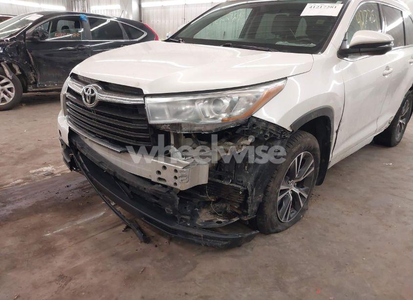 Photo 6 of 2016 Toyota Highlander XLE V6 (VIN 5TDJKRFH8GS242509)