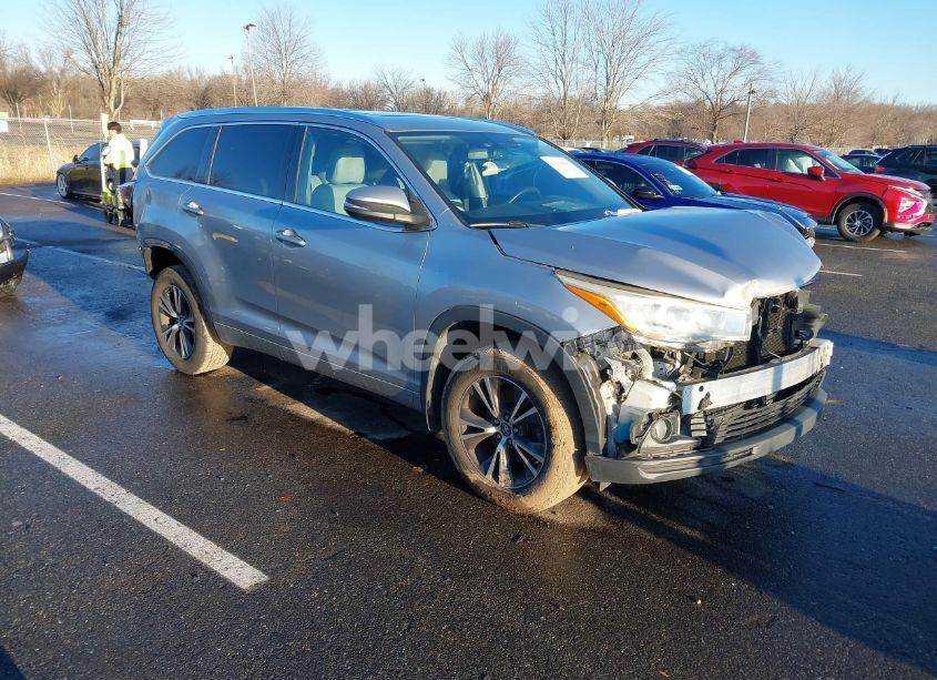 2016 Toyota Highlander XLE V6 (VIN 5TDJKRFH8GS294982) main photo