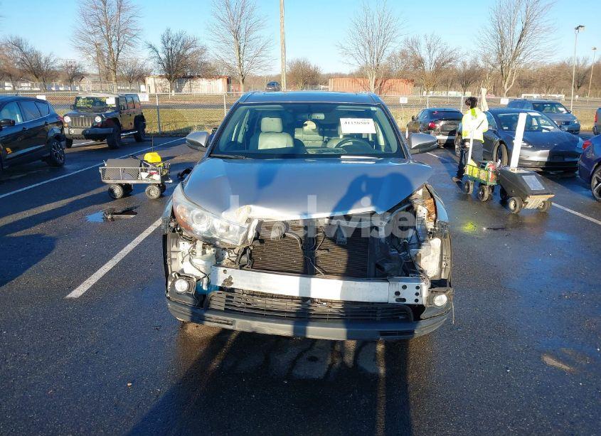 Photo 12 of 2016 Toyota Highlander XLE V6 (VIN 5TDJKRFH8GS294982)