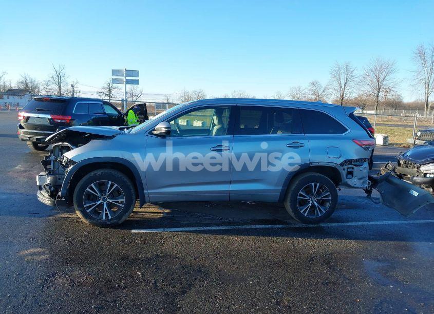 Photo 14 of 2016 Toyota Highlander XLE V6 (VIN 5TDJKRFH8GS294982)