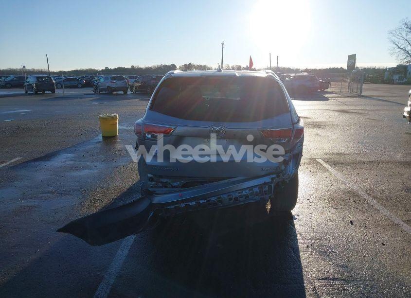 Photo 16 of 2016 Toyota Highlander XLE V6 (VIN 5TDJKRFH8GS294982)