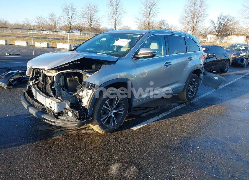 Photo 2 of 2016 Toyota Highlander XLE V6 (VIN 5TDJKRFH8GS294982)